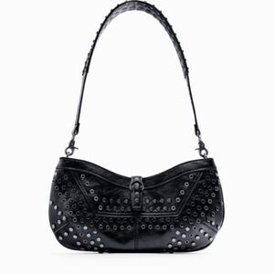 Black shoulder bad with studs - New